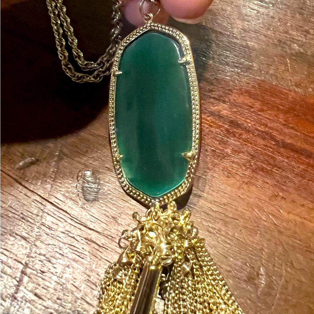 Gorgeous Kendra Scott chain necklace with Green stone and Tassel!